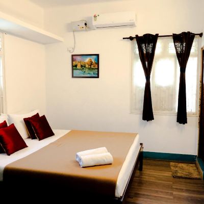 Deluxe Double Room La Maison Royale Promo Code