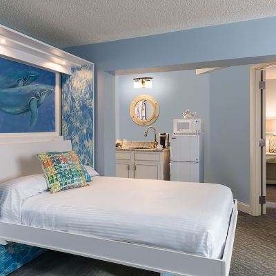 One-Bedroom Suite with Murphy Bed