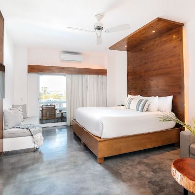 Superior Queen Room Bahia Hotel & Beach House Promo Code