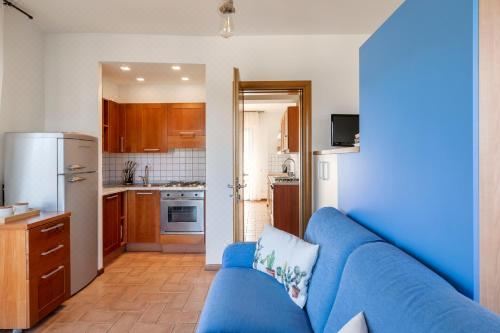 享有游泳池景致的一室公寓