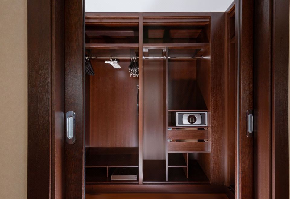 山景豪華特大床間