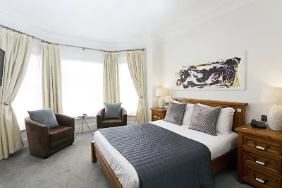 Andover House Hotel & Restaurant Hotele w: 