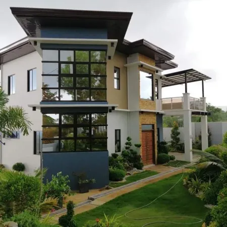 Villa - Sleeps 10 - Communal Pool - Parking