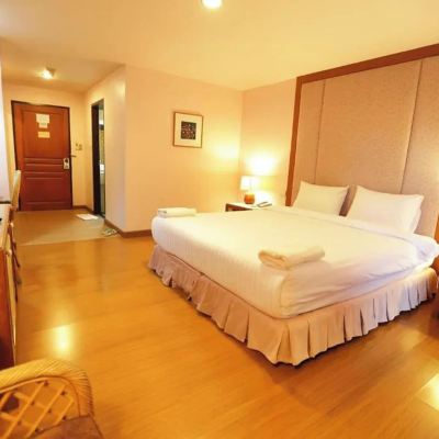 Deluxe Double Room with Bathtub Pin Hotel Promo Code