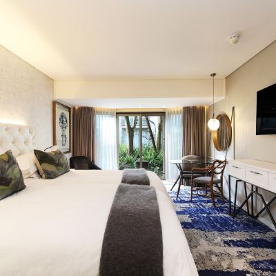 Standard Room, 1 King Bed, Courtyard View, Courtyard Area (Courtyard Room) Vineyard Hotel Promo Code