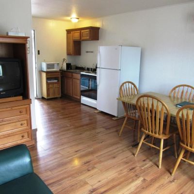 Deluxe Suite Yellowstone Country Inn Promo Code