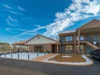 Quality Inn & Suites Corinth West Hotel di Corinth