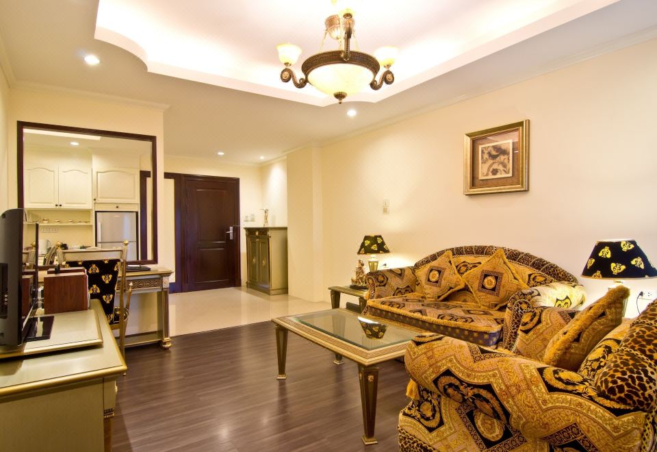 LK Royal SuiteVersace Suite