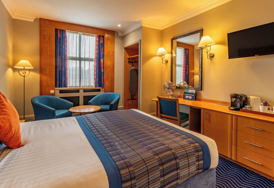 行政客房， 1 张双人床， 无烟房