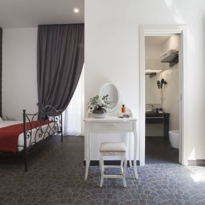 Deluxe Double Room, 1 Bedroom, City View Suite dei Catalani Promo Code