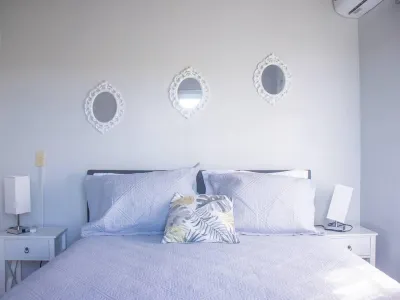 Stylish 2-Bed Sleeps 3 Cosy & Comfortable Hotels in 