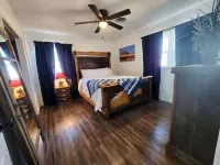 Rustic retreat-near the Canyon