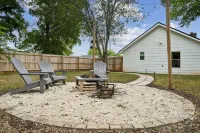 Country Chic Retreat Near Downtown Concord