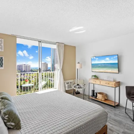 Stunning Waikiki Ocean View Condo / Paradise with Views