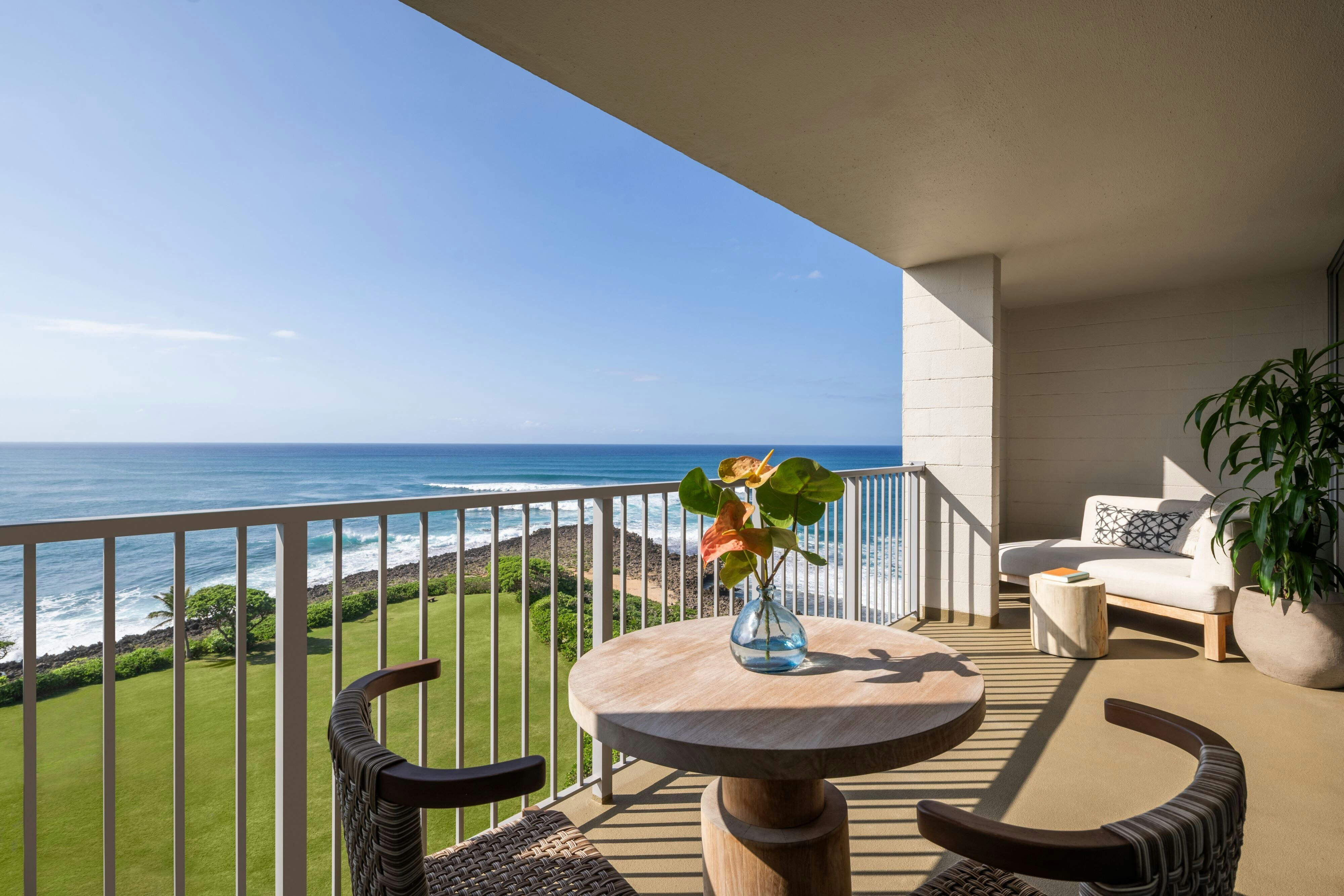 带梳化床的特大床套房-面向大海