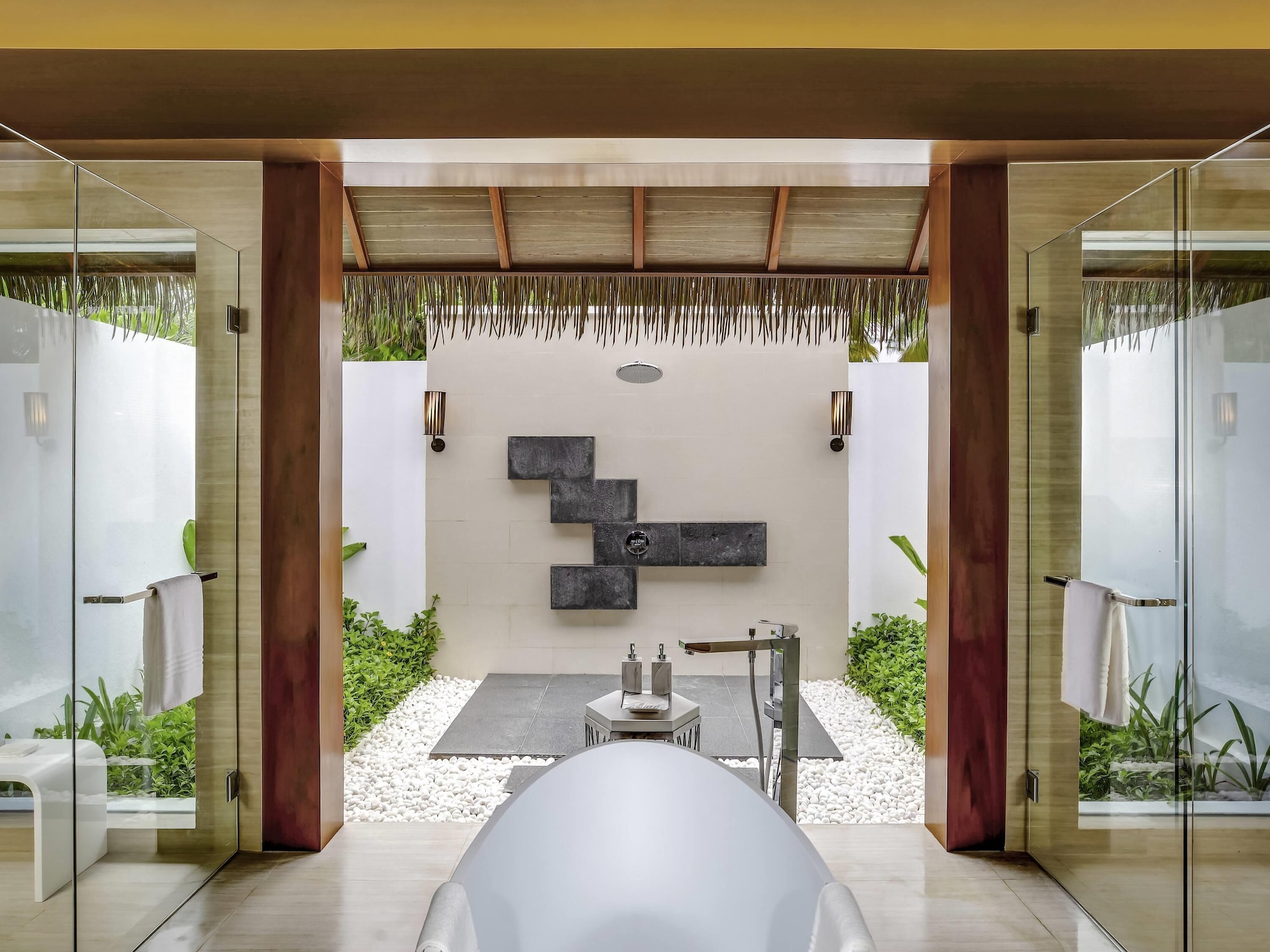 两卧室海滩泳池别墅