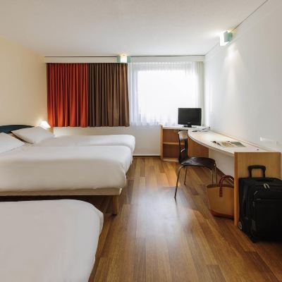 Guest Room With 3 Single Beds And New Sleeping Comfort Concept Ibis Berlin Messe Promo Code