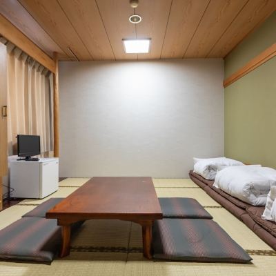 可容納4位客人的日式房間，共用浴室（無煙）