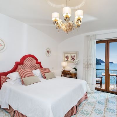Deluxe Double Room with Terrace and Sea View