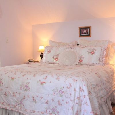 Deluxe Double Room, Private Bathroom (Blossom)