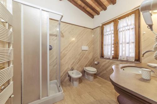 带泳池景观的公寓-附楼