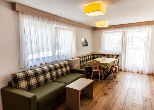 高级两卧室公寓 - 带阳台