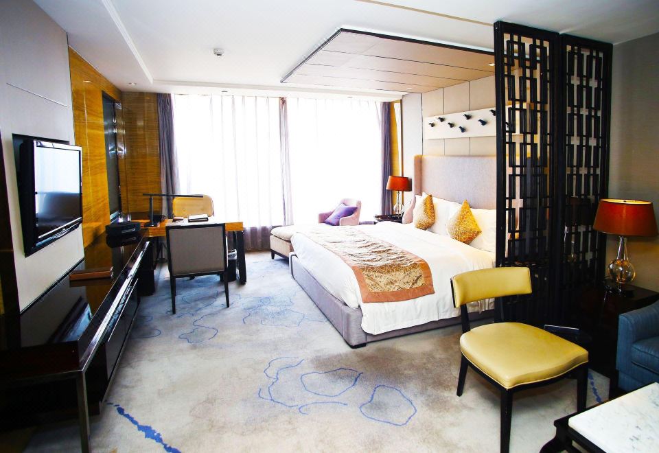 豪華大床房（超寬敞活動空間）