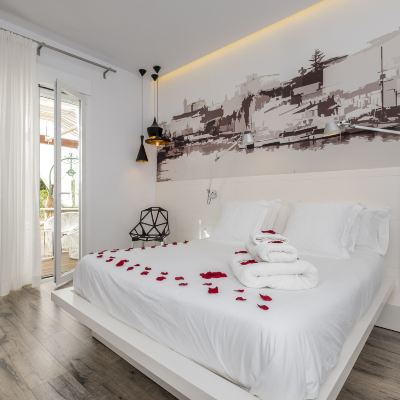 Deluxe Double Room with Terrace Hotel Abril 37 Promo Code