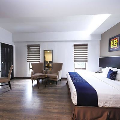 Bilik Superior Double dengan katil double Kupon Capital O 978 Midaris Hotel