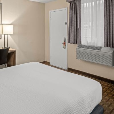 Room 606 - Queen Standard