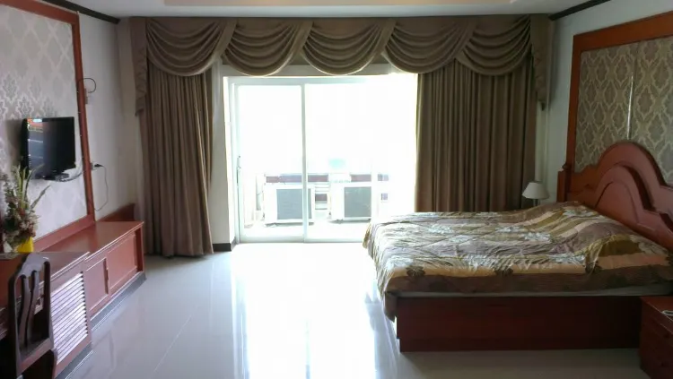 ห้องดีลักซ์ เตียงใหญ่ 1 เตียง