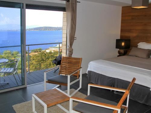 带海景的双人房