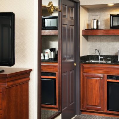 俱樂部樓層客房 - 帶2張雙人床和梳化床 - 高層 費爾普萊喜來登套房及會議中心酒店優惠