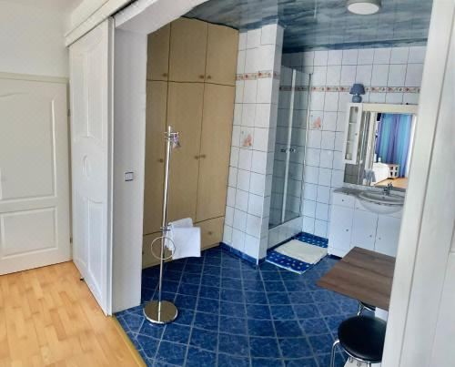 标准三人一室公寓