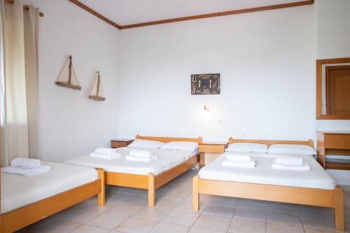 Gravanis Studios Basic Triple Room