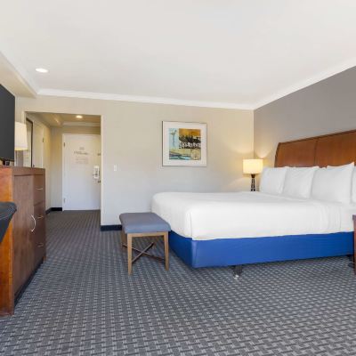 Accessible-1 King, Mobility Accessible, Roll In Shower, Larger Room, Non-Smoking Best Western Plus Marina Shores Hotel Promo Code