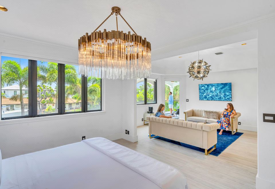 Heated Pool And Canal Access-Stunning Mediterranean Oasis