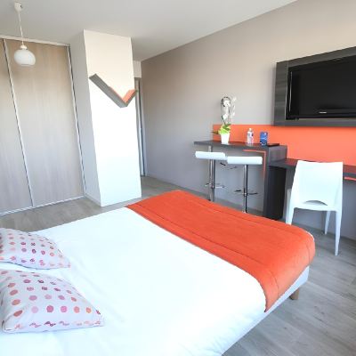 Twin Studio Adonis Paris Sud Promo Code
