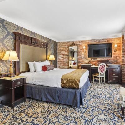 Deluxe King Room Place d'Armes Hotel Promo Code