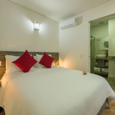 Comfort Double Room, 1 Queen Bed Getsemani Cartagena Hotel Promo Code