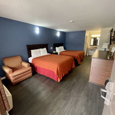 Room With 2 Queen Beds, Smoking Key West Inn - Roanoke Promo Code