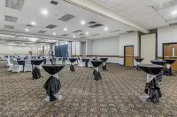 Seaport Inn & Suites