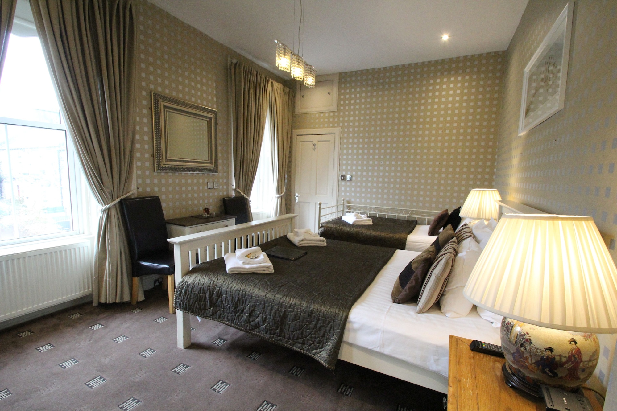 家庭间－带连接浴室