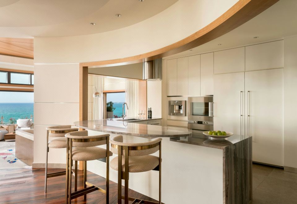 大開曼頂層公寓，3臥室頂層套房，陽臺