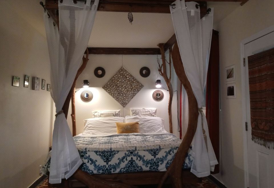 Aloha Crater Lodge Honeymoon Suite, 1 King Bed, Refrigerator & Microwave