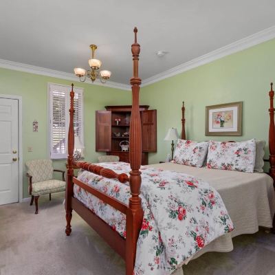 the Robins Nest Green Tree Inn Promo Code