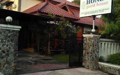 Comfy Room at Honey Guesthouse Syariah โรงแรมใน