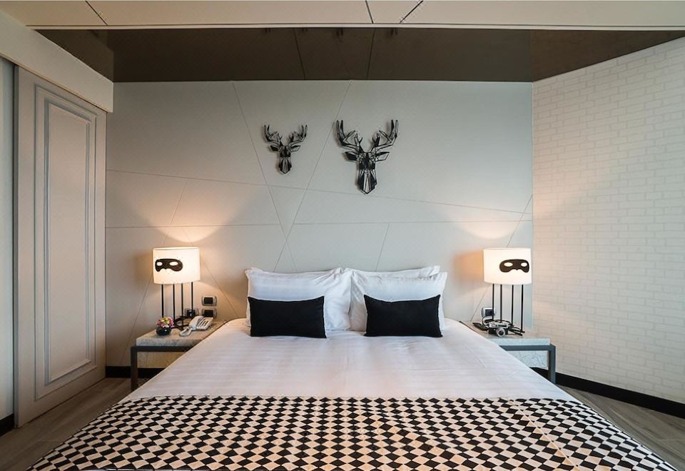 Mera Mare PattayaDeluxe King Room with Sea View