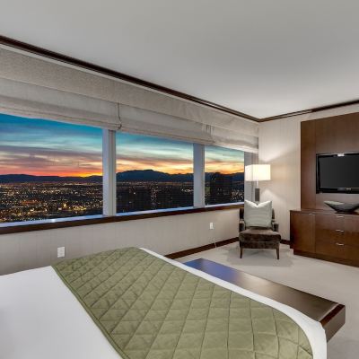 Panorama Strip View Suite (2 Br) -47th Floor