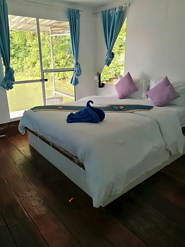 ห้องควีนไซส์ซูเปอริออร์วิวแม่น้ำ